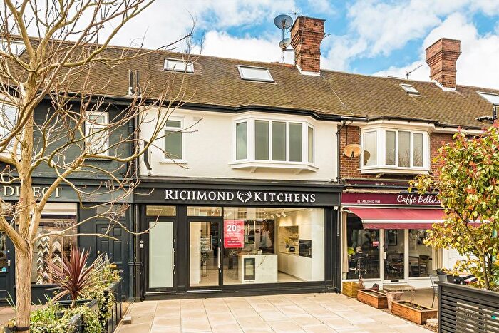 3 Bedroom Flat To Rent In Hampton Road, Twickenham, TW2
