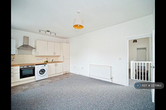 2 Bedroom Flat To Rent In Church Road, Kingswood, Bristol, BS15