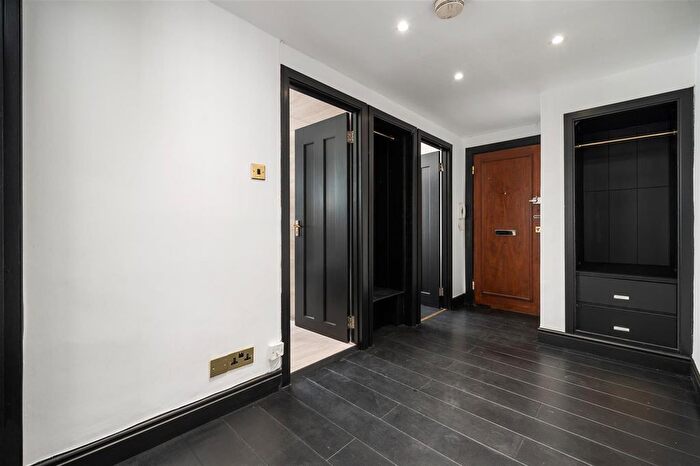 1 Bedroom Flat To Rent In Quebec Court, Seymour Street, London, W1H
