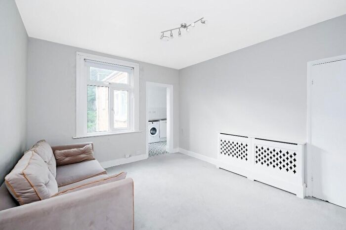 2 Bedroom Flat For Sale In Bardolph Road, London, N7
