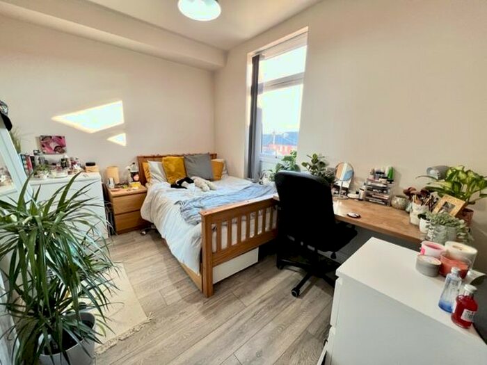 6 Bedroom Terraced House To Rent In Cemetery Road, Sheffield, S11