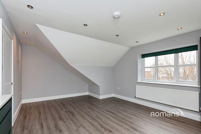 2 Bedroom Flat To Rent In Crescent Drive, Aldershot, Hampshire, GU12