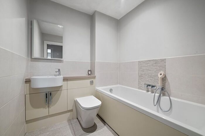 2 Bedroom Flat For Sale In Chertsey Road, Ashford, TW15