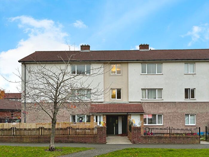 2 Bedroom Flat For Sale In West Farm Avenue, Longbenton, Newcastle Upon Tyne, NE12