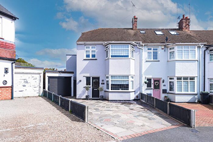 4 Bedroom Semi-Detached House For Sale In Irvington Close, Leigh-On-Sea, SS9