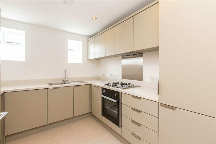 2 Bedroom Flat To Rent In St John's Road, Battersea, London, SW11