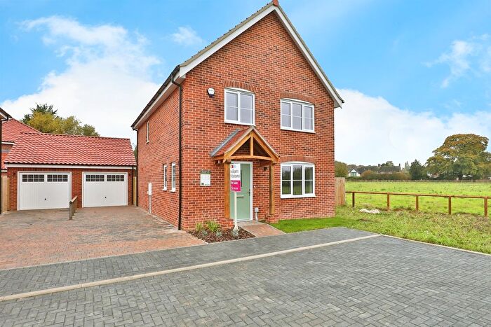 4 Bedroom Detached House For Sale In Roundhouse Way, Yaxham, Dereham, NR19