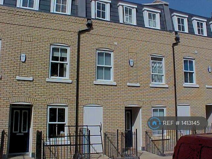 3 Bedroom Terraced House To Rent In St. Matthews Gardens, Cambridge, CB1
