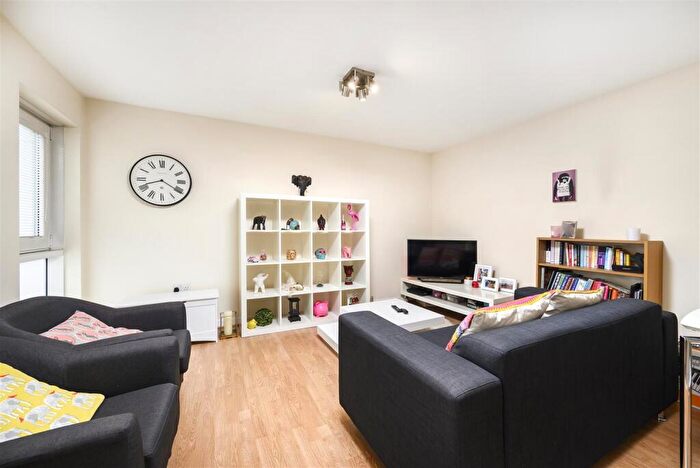 1 Bedroom Flat To Rent In Tequila Wha Commercial RoadLondon, RF68