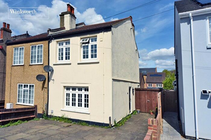 3 Bedroom Semi-Detached House For Sale In Clarkes Avenue, Worcester Park, KT4