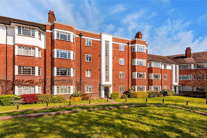 3 Bedroom Flat To Rent In St. Leonards Court, St. Leonards Road, SW14