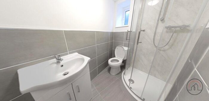5 Bedroom House To Rent In Royal Park Grove, Leeds, LS6
