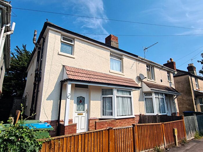 3 Bedroom Semi-Detached House To Rent In York Road, Southampton, Hampshire, SO15