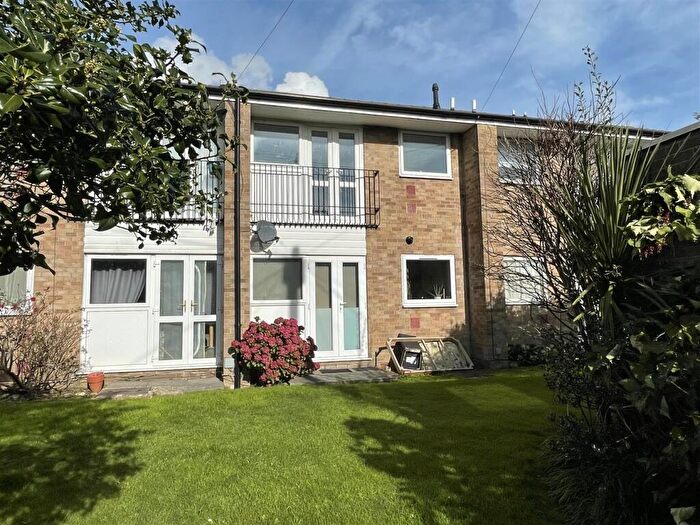 1 Bedroom Apartment To Rent In York Gardens, Littlehampton, BN17