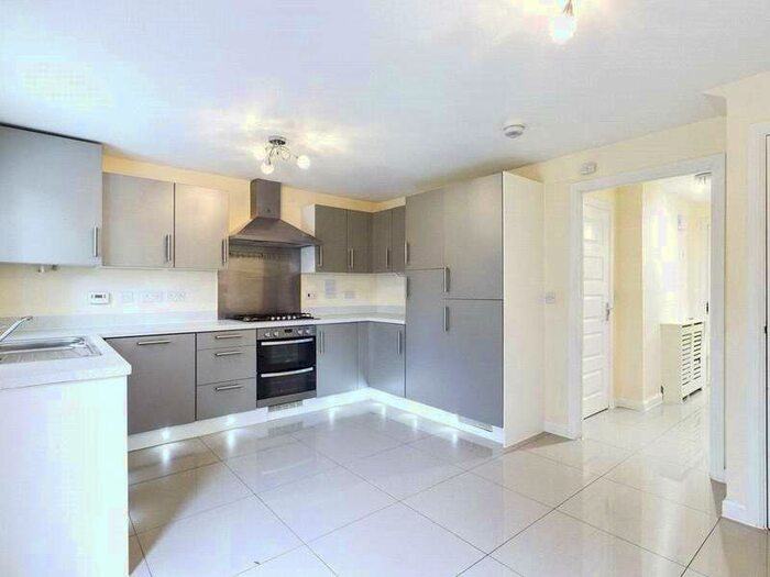 4 Bedroom Property To Rent In Crabapple Road, Tonbridge TN9