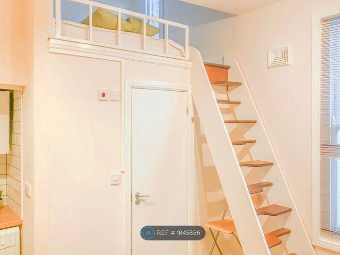 Studio To Rent In (Jt) A Junction Road, London, N19