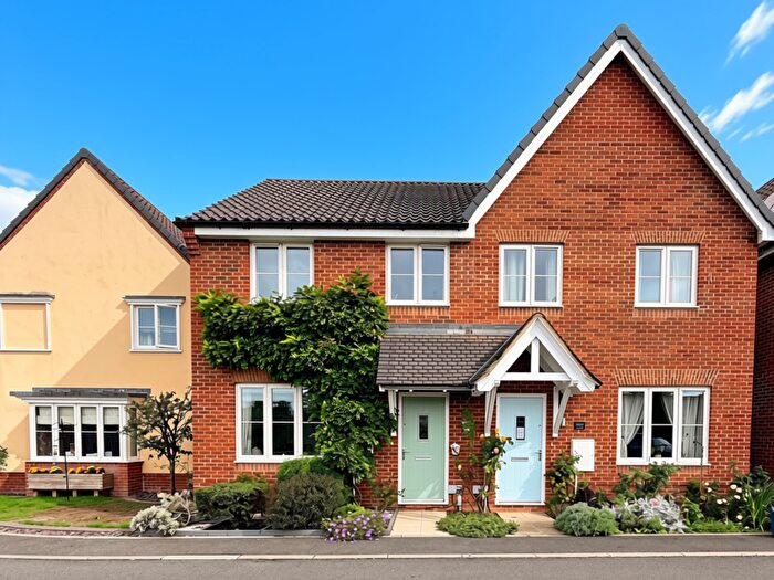 3 Bedroom Semi Detached House For Sale In Harvest Road, Attleborough, Norfolk, NR17