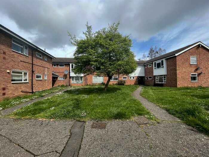 3 Bedroom Flat To Rent In Canberra Close, Chelmsford, CM1