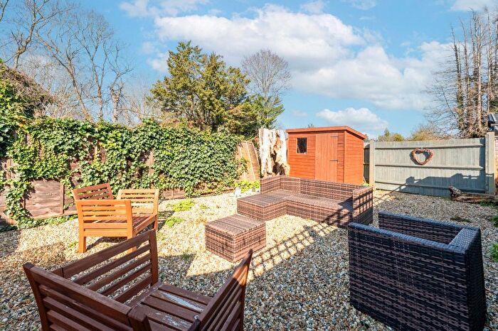 3 Bedroom Maisonette For Sale In Effingham Close, Sutton, SM2