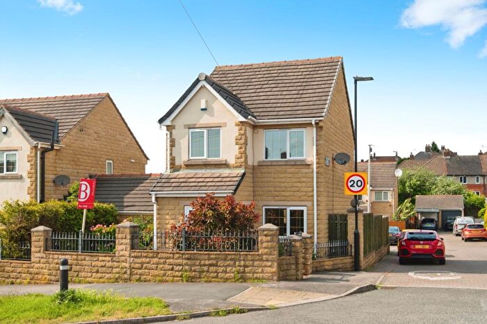 3 Bedroom Link Detached House For Sale In Hilltop Green, Sheffield, South Yorkshire, S5