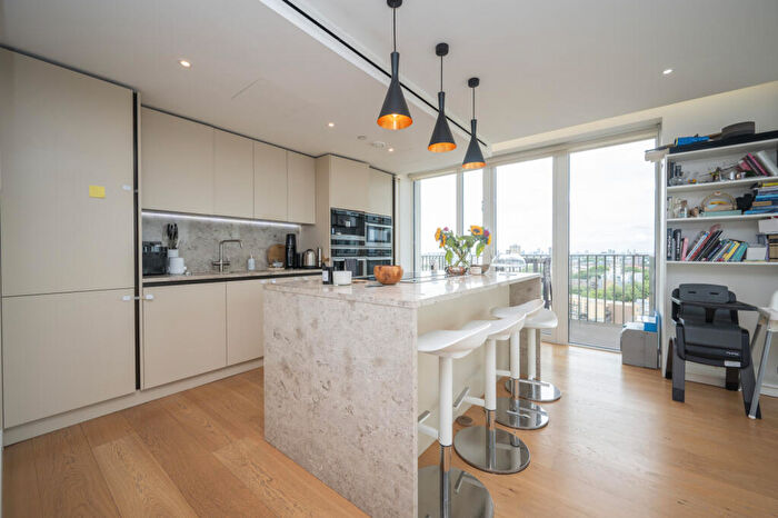 3 Bedroom Flat To Rent In Admiralty House, Vaughan Way, E1W