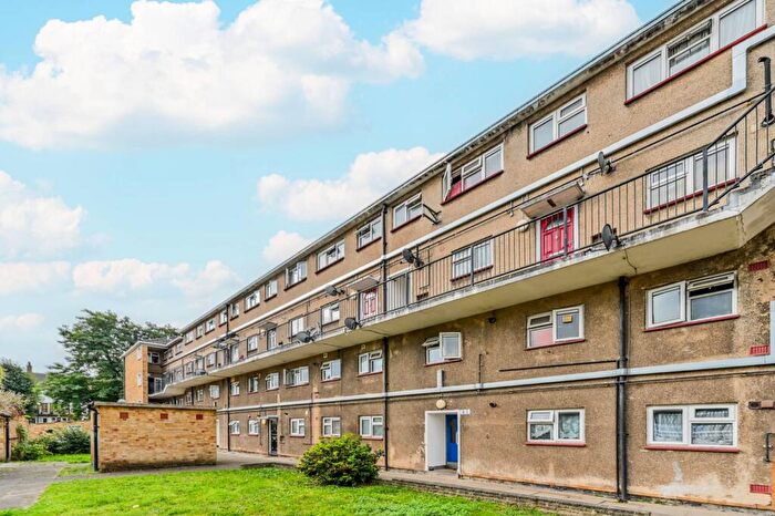 1 Bedroom Flat For Sale In Crosbie House, Prospect Hill, Walthamstow, London, E17