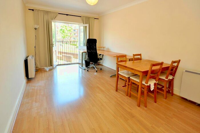 2 Bedroom Flat To Rent In Blenheim Place, Stepney Way, E1