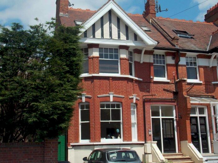 1 Bedroom Flat To Rent In Connaught Avenue, London, E4