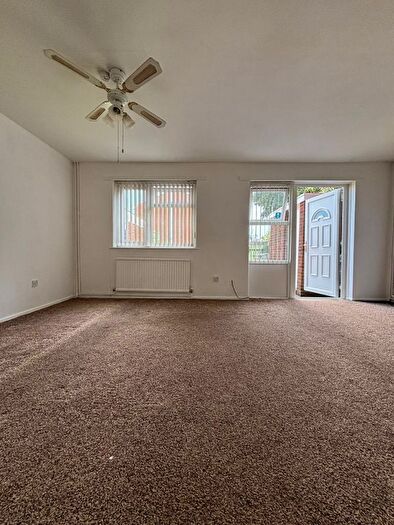2 Bedroom Terraced House To Rent In Northmoor Road, M12