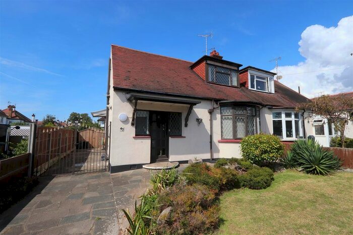 2 Bedroom Chalet To Rent In Huntingdon Road, Southend-On-Sea, SS1