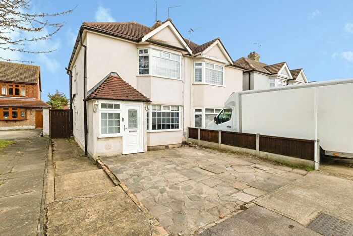 3 Bedroom Semi-detached House For Sale In Heaton Way, Romford, RM3