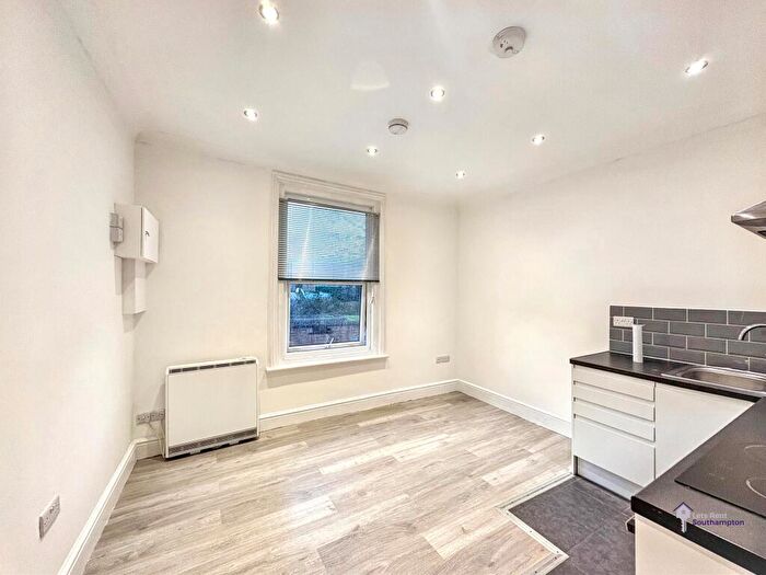 1 Bedroom Flat To Rent In Tennyson Road, SO17