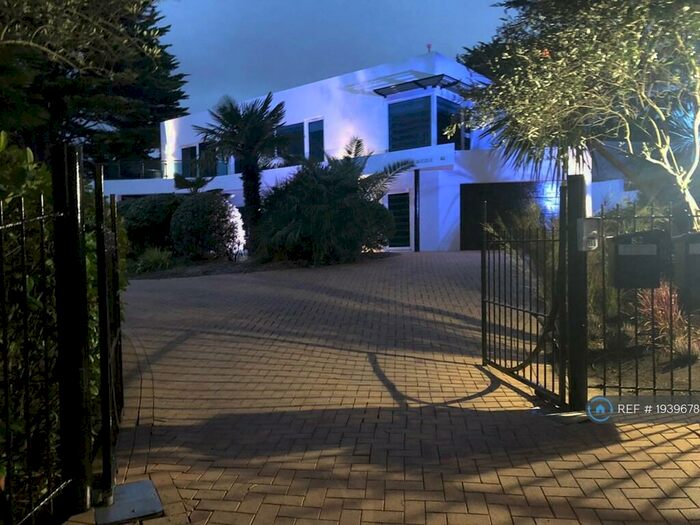 5 Bedroom Detached House To Rent In Haven Road, Poole, BH13