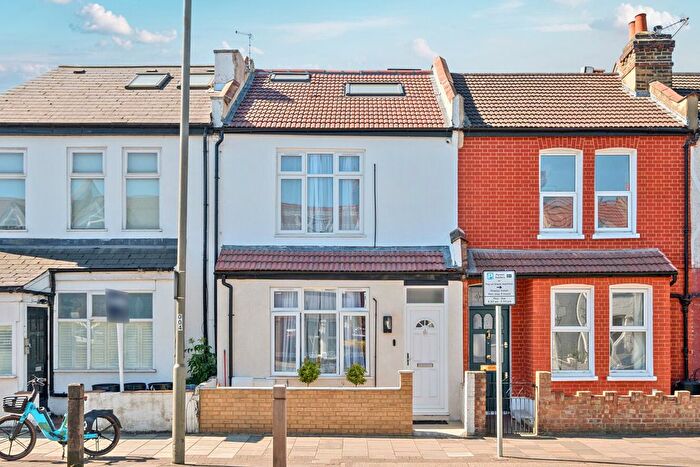 3 Bedroom Terraced House For Sale In Blackshaw Road, Tooting, London, SW17