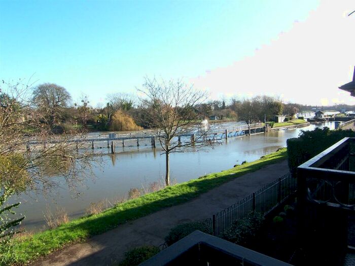 4 Bedroom Town House To Rent In Hampton Court Crescent, Graburn Way, East Molesey, KT8