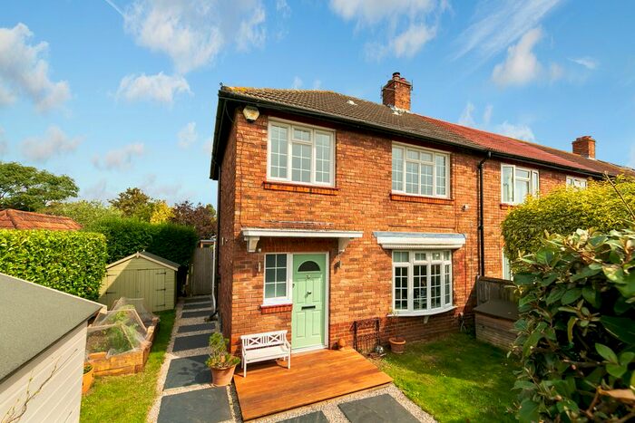 3 Bedroom End Of Terrace House To Rent In Lammas Road, Richmond, TW10