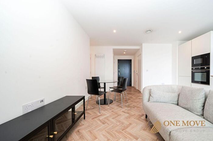 2 Bedroom Flat To Rent In Makers Yard, Skyline Apartments, E3