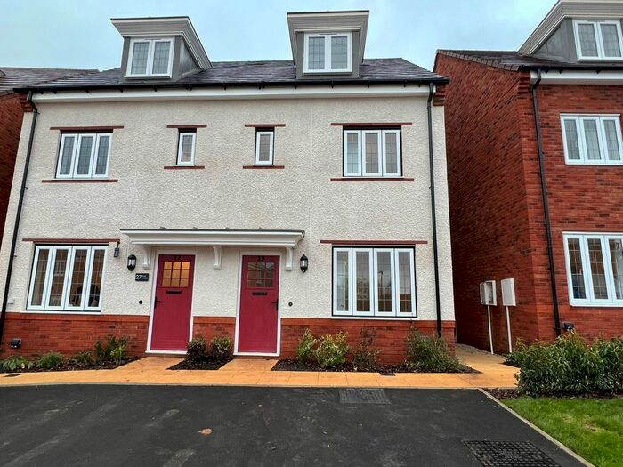 3 Bedroom Town House To Rent In Par Street, Northfield, B31