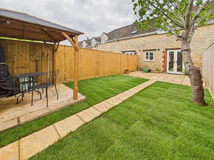 2 Bedroom Barn Conversion For Sale In Wolsey Court, Woodstock, OX20