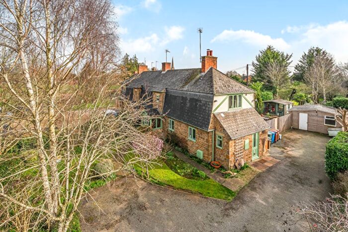 4 Bedroom Detached House For Sale In Courtington Lane, Bloxham, OX15