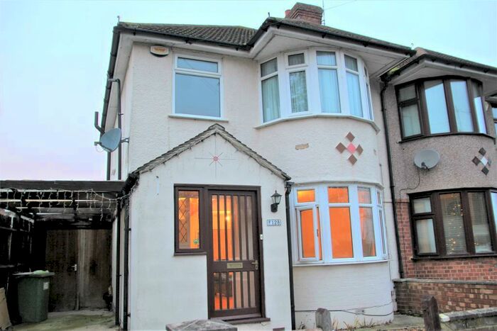 3 Bedroom Semi-Detached House To Rent In Sevenoaks Way, St Paul's Cray, Orpington, Kent, BR5