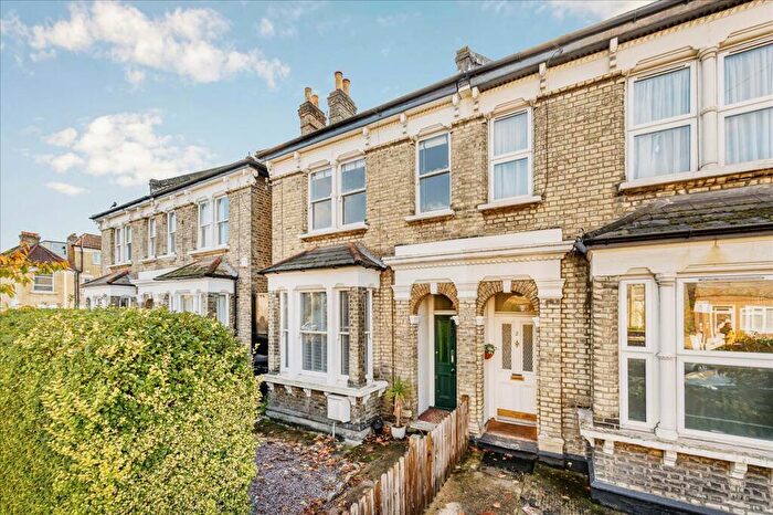 2 Bedroom Flat To Rent In Sistova Road, London, SW12