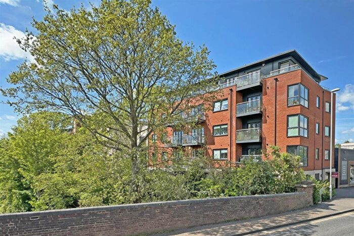 2 Bedroom Flat For Sale In London Road, East Grinstead, RH19