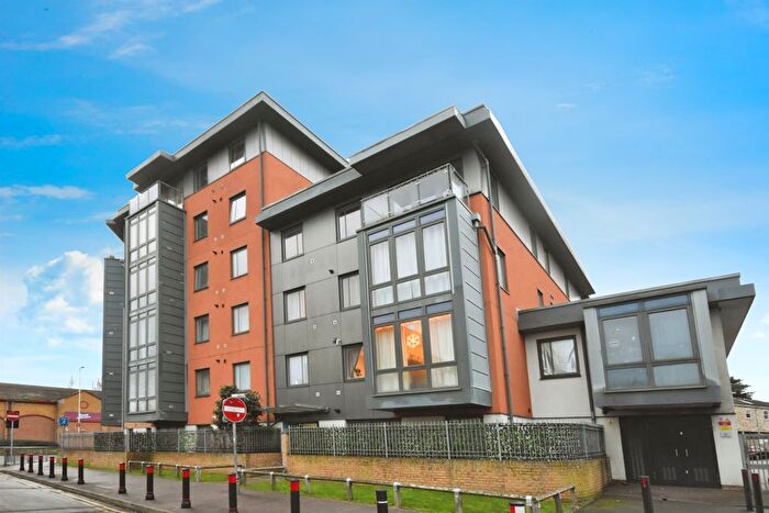 2 Bedroom Flat For Sale In Lynmouth Avenue, Chelmsford, CM2