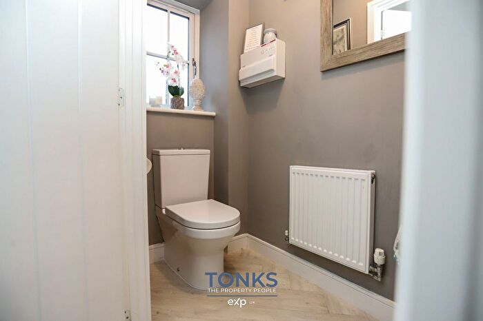 4 Bedroom Detached House For Sale In Meadowfields Close, Stourbridge, DY8