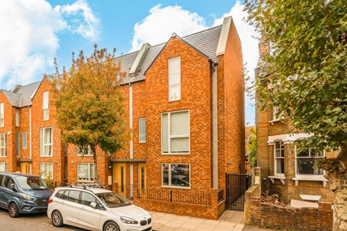 4 Bedroom House To Rent In Mildenhall Road, London, E5