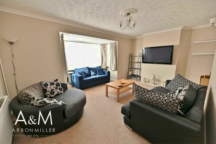 2 Bedroom House To Rent In Anne Way, Hainault, IG6