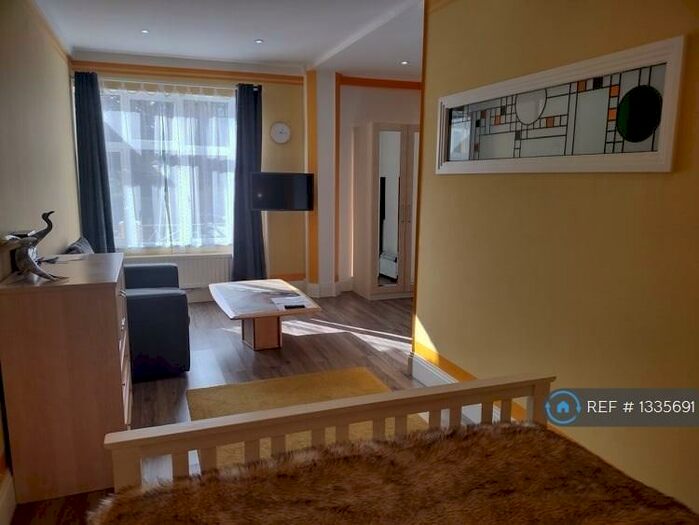 Studio To Rent In Harlestone Road, Northampton, NN5