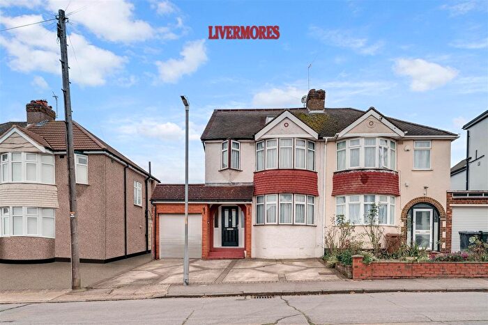 4 Bedroom Semi Detached House For Sale In Broomhill Road, Dartford, DA1