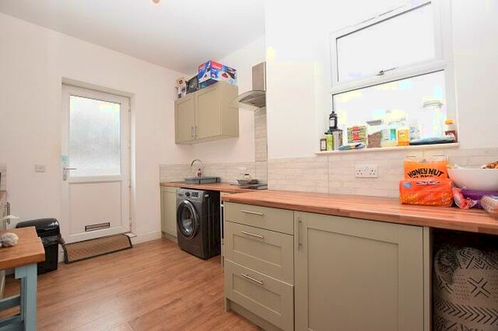 2 Bedroom Flat To Rent In Station Road, Chapeltown, S35